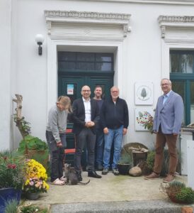 Gruppenfoto vor dem EIngang